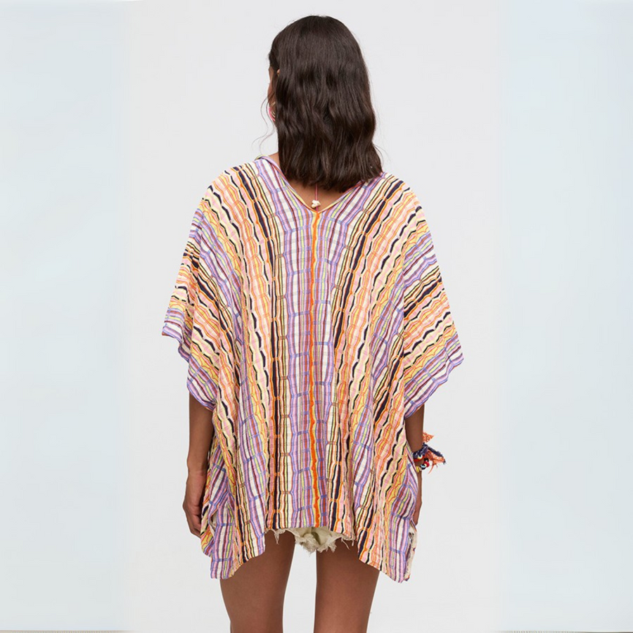 Aldo Martins Aral Poncho in Lima